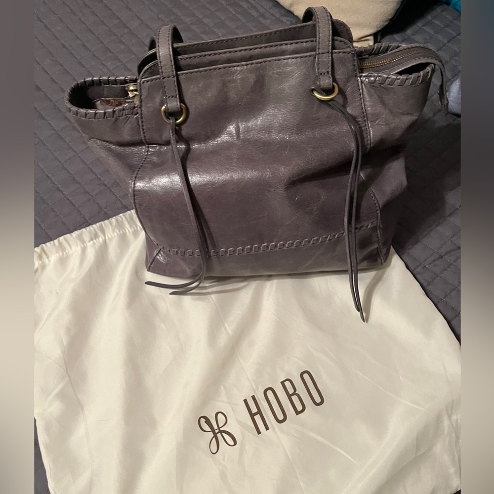 HOBO bag - like new! Comes with bag cover.